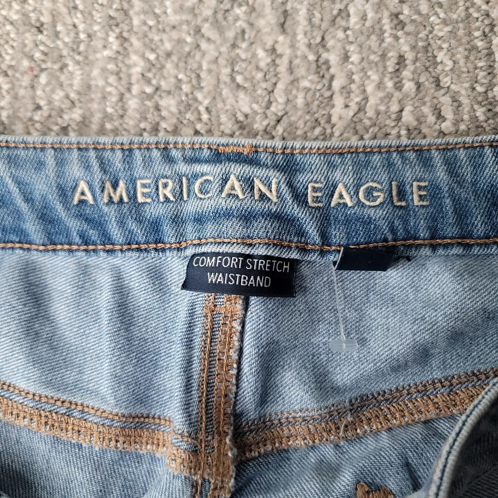 American Eagle Light Wash Tapered Leg Mom Jean 20 Long Color Cool Classic
